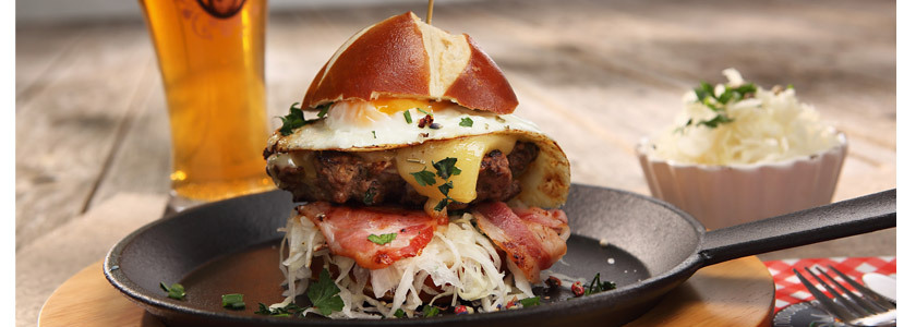 Après Ski Burger - with mountain cheese, bacon, cabbage and egg