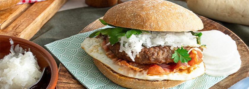Rye burger with coleslaw & bacon