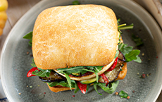 Halloumi burger with grilled vegetables